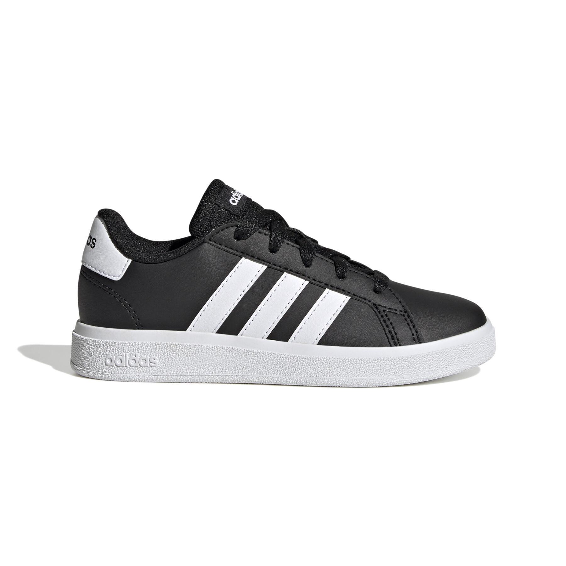 https://media.handball-store.fr/catalog/product/cache/image/1800x/9df78eab33525d08d6e5fb8d27136e95/a/d/adidas-originals_gw6503_1_footwear_photography_side_lateral_center_view_white_000.jpg