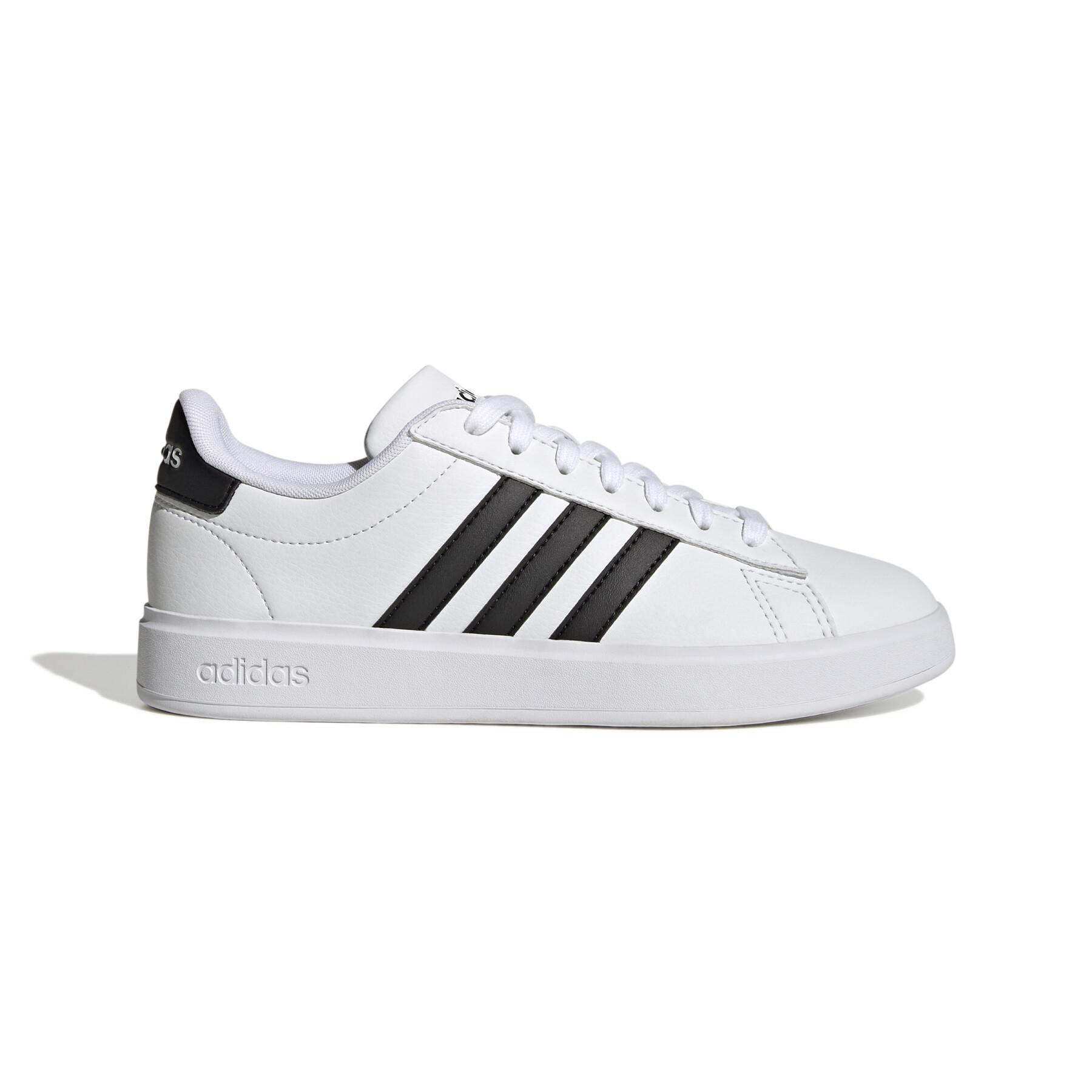 https://media.handball-store.fr/catalog/product/cache/image/1800x/9df78eab33525d08d6e5fb8d27136e95/a/d/adidas-originals_gw9214_1_footwear_photography_side_lateral_center_view_white_000.jpg